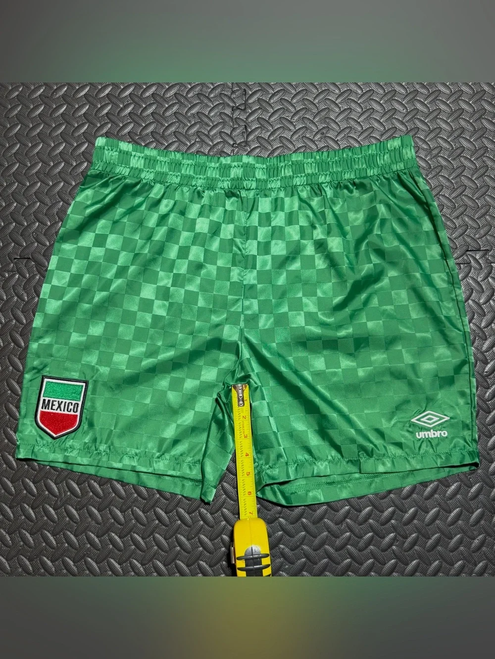 Umbro Mexico Soccer Checkered Shorts Green Vintage Style Shiny Mens Large NEW
